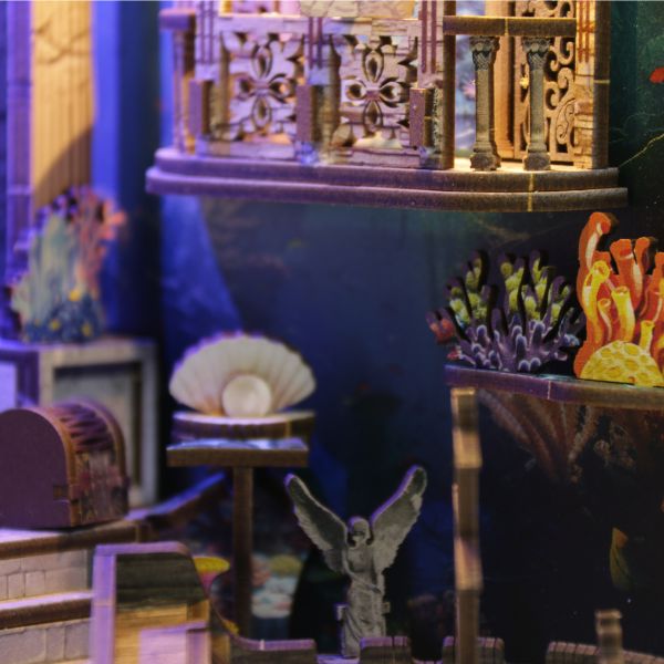 Miniatura Enigma en el Fondo del Mar – Book Nook 3D con Luz LED | Puzzle de 216 Piezas