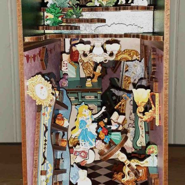 Book Nook Alicia en el País de las Maravillas – 3D Puzzle con Luz LED